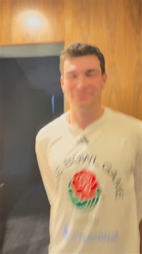 Rose Bowl eve. Great info from @fernandomendoza on what he can do for @indianafootball to be successful and @cartersmith48 adds in the Hoosiers run game! #rosebowl @rosebowlgame | Holly Rowe