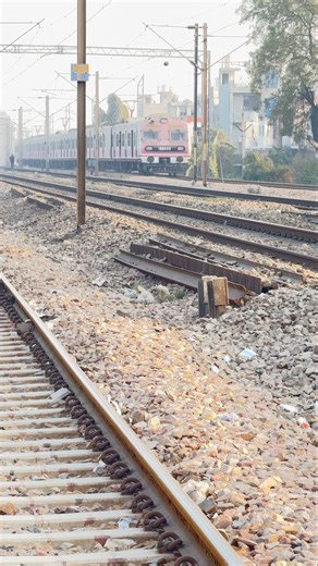 Mumbai local train 🚂 #shortsviral #railtrack #expresstrain#railways #highspeedtrain #indianrailways