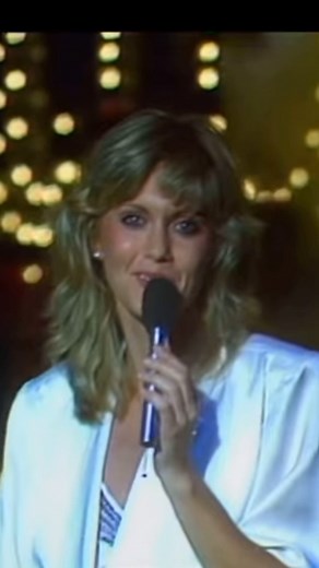 Kanary ☆ on Instagram: "Xanadu Olivia Newton John & ELO Performed in 1980. This song is the title song from the movie Xanadu and was a co-production with The Electric Light Orchestra. #onj #olivianewtonjohn #elo #electriclightorchestra #theelectriclightorchestra #xanadu #1980 #olivianewtonjohnforever #80smovie"