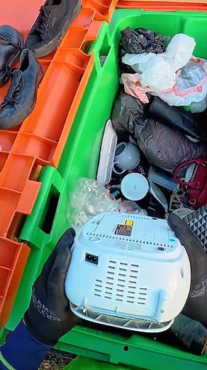A simple dive turned into an unexpected win 🎯 #dumpsterdiving #FREE | Dumpster Dazzle