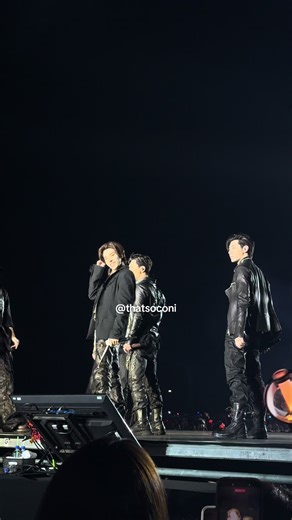 go big or go home!! El fanchant se escuchó en todo Australia 🫡 No es el mejor video, pero entenderán que estaba saltando, gritando y cantando al mismo tiempo 😂 #enhypen #australia #engene #heeseung