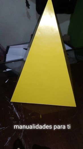 Cómo hacer una Pirámide de Cartulina en 4 Pasos