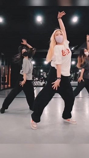 Korean Dance Choreography by Yoon Ju on TikTok