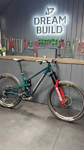 The most advanced MTB Dream Build we have created! What do you think? 🤔 win this bike for £1! 🔗 👇