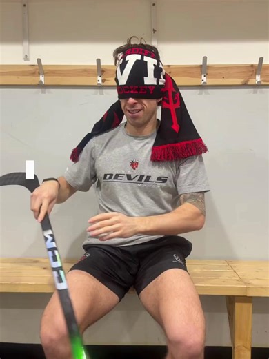 𝗧𝗮𝗽𝗶𝗻𝗴 𝘀𝘁𝗶𝗰𝗸𝘀 𝗹𝗶𝗸𝗲 𝗽𝗿𝗼𝘀 - 𝗲𝘃𝗲𝗻 𝗯𝗹𝗶𝗻𝗱𝗳𝗼𝗹𝗱𝗲𝗱 🏒 | The Cardiff Devils