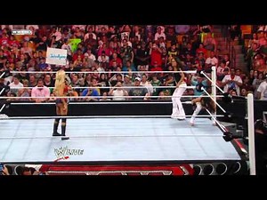 RAW 11/07/2011 - Kelly Kelly vs. Melina