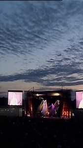 Singing Majesty, Majesty Forever I am changed by Your love In the presence of Your Majesty Majesty Majesty By Delirious? Released in 2003 | delirious