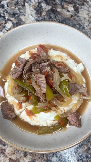This crockpot Swiss steak is such an easy dinner that everyone will love! #EasyRecipes #dinner #dinnerideas #crockpot #crockpotrecipes #comfortfood | Amydoecooking