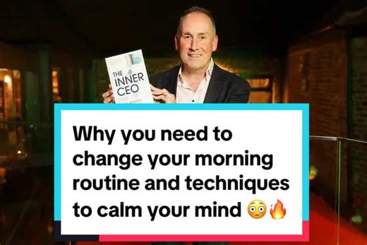 Shane Cradock explains brilliantly with a metaphor of a Snow Globe how we are creating so much noise in our brains the minute we wake up and what techniques we can use to calm our busy minds down. #thehiddenhustlepodcast #ceocoach #busymind