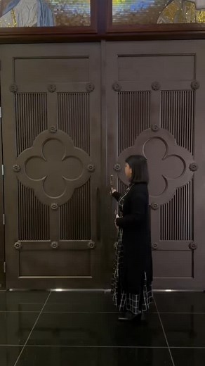 Come with me and see the largest stained glass window museum in the US @gelmanmuseum in San Juan. General admission is $20.00 dollars a person. On July 27th, there will be a Community Day Event where everyone gets in FREE! #stainedglass #rgv956 #rgv #stainedglassart #sanjuantx #amazing #visit #rgvlife | Rgv Recommends