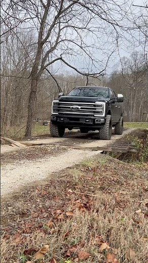 2024 Ford F250 LIMITED 2.5” Leveled on 37s & 24” American Forces 🇺🇸