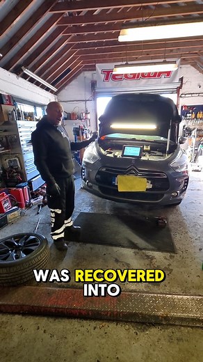 Stranded for 8 hours in the cold, this DS5 2.0 HDi Hybrid4 was recovered to us by the an RAC Sub Contractor after they failed to diagnose a snapped auxiliary belt. In today’s car repair video, we take you step-by-step through how we quickly identified the fault using the Thinkcar Thinktool 391 and discovered the high-voltage hybrid battery wasn’t charging. As soon as we opened the bonnet, the problem was obvious — a snapped auxiliary belt causing immediate engine cut-out and battery drain. A sim