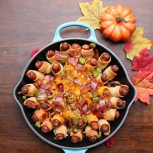 Devour this loaded, cheesy hot dog ring with your friends at Thanksgiving! | Tasty UK
