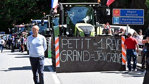 REPORTAGE. Agriculteurs en colère : les cultivateurs français et espagnols bloquent la circulation pour faire plier Bruxelles