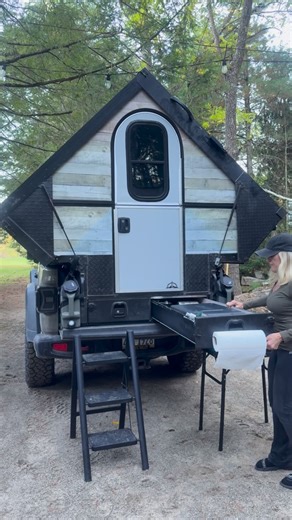 Golden hour nachos just hit different 🔥🧀 Coleman cooking at its finest — camp crunch meets cheesy perfection for the happiest kind of camper vibes 🌮✨ We are ALWAYS looking for more meal ideas…lets hear your favorites👇 #campfood #truckcamping #outdooradventures #getoutside #wanderlustlife #foodreels #vanlife #easycampingmeals | Recreational Research Group