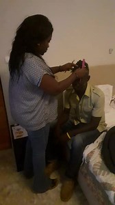 Pour le Morning Show en communion avec les téléspectateurs et auditeurs, le dernier de la saison régulière, notre maquilleuse professionnelle Mariame Diallo s'occupe très bien du visage de Mamady Kaba Dieng. A découvrir sur Espace TV ce lundi. | Paul Fathia