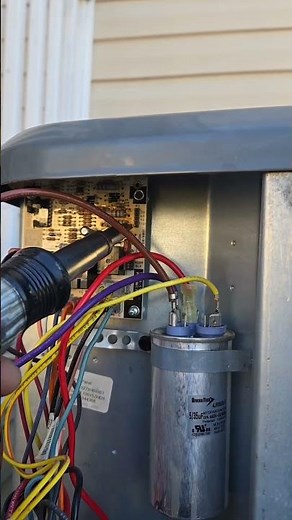 Testing goodman heatpump defrost cycle #hvac #goodman #heatpump #defrost #repairs