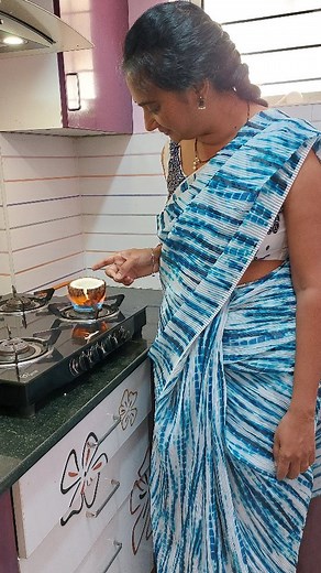 RepalleloRadha Anusha Dasari on Instagram: "Viral hack to remove coconut from shell . Saree from @asmi_collections_2019 . . . Follow @repallelo_radha for amazing videos . . . #viralhacks #viralvideos #easytips #tipsandtricks #tips #hacks #lifehacks #viralreels #instadaily #reelsinstagram #reelstrending #trending #followme #dailyreels"