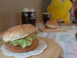 Yuk Cobain Menu Terbaru A&W Spicy Jumbo Chicken Sandwich, Rasanya Bikin Ketagihan - GenPI.co