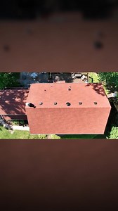 Check out this stunning home featuring GAF HDZ Patriot Red asphalt shingles. The vibrant color pops beautifully against the lush greenery and pairs perfectly with the home’s siding, talk about curb appeal! At Maven Roofing & Exteriors, our team loves helping homeowners bring bold, beautiful design choices to life with top-quality materials and expert installation. Thinking about a roof refresh? Let’s find the perfect color for your home. #RandolphNJ #RoofGoals #PatriotRed #GAFHDZ #CurbAppeal #Ma