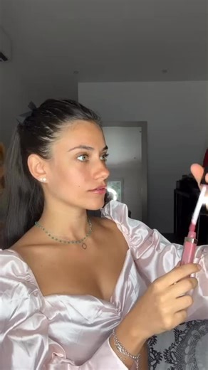 Applying Lip Gloss Tips for a Flawless Look