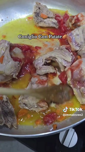 Coniglio al Forno con Patate: Ricetta Facile e Gustosa