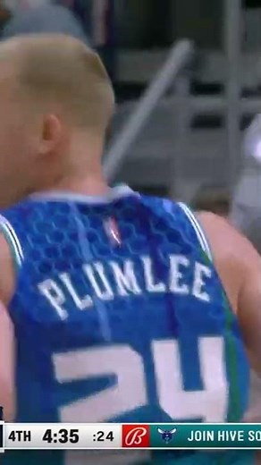 Mason Plumlee Makes Left-Handed Free Throw 👀