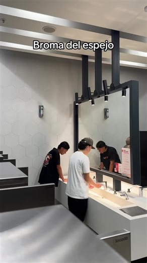 Esto se está saliendo de control🥶😳 | mirror reflection prank