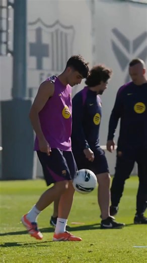 No look goal 🫣 | FC Barcelona