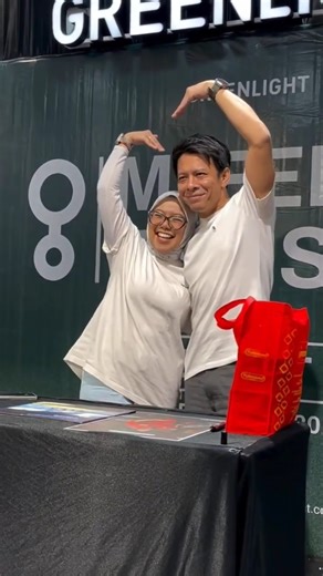 Beberapa Momen Foto Bareng & TTD oleh Ariel bersama Para Pemenang Meet & Greet Greenlight di Garut