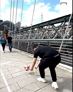 31K views · 355 reactions | Desafio: tente acertar a bola e derrubar a garrafa ⚽ Se você nos achar pela rua, prepare o chute, porque você vai estar sendo testado...  | GOAL Brasil | Facebook