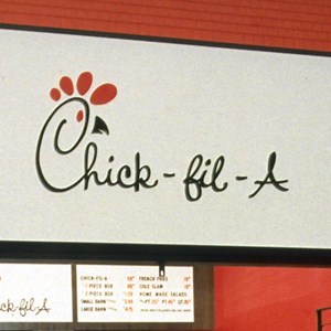 35 reactions | Es un placer brindarle lo mejor todos los días. Aprenda como la “A” en Chick-fil-A inspira todas las pequeñas cosas que nuestros Team Members hacen para brindar un Servicio Seguro y atención a nuestras comunidades. | Chick-fil-A | Facebook