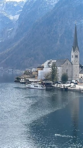 🇦🇹Hallstatt’s Quiet Reflection by the Lake✨奥地利哈尔施塔特 湖畔的静谧倒影#hallstatt #austria #哈尔施塔特 #奥地利 #欧洲旅行