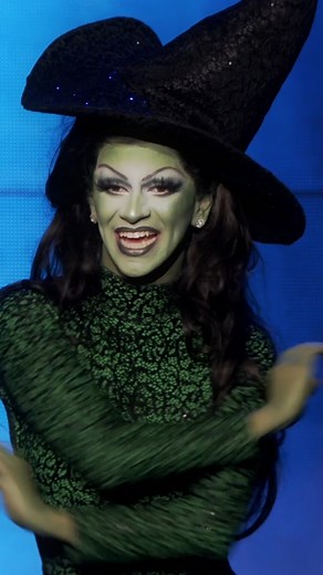 Water? I don't even know her! 💦 #DragRace | RuPaul's Drag Race