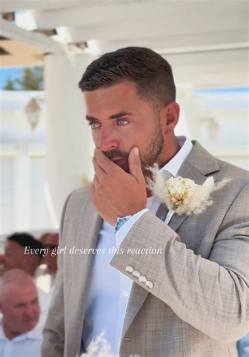The sweetest groom reaction 🥹🤍 #groomreaction #firstlook #brideandgroom #weddinginspo