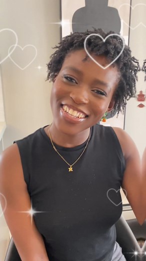 Wash and go on 4c hair Shribkage is real, but in this video we show you how essy it can be to style your 4c natural hair. The most important thing when doing a wash and go on natural hair especially for the first time is to ensure there are no products in your hair. I used a clarifying shampoo from @Paul Mitchell and a normal shampoo from @Redken. Then I went in with a conditioner and at this point you can detangle your hair. As you can see in the video we are using a large tooth comb and a deta