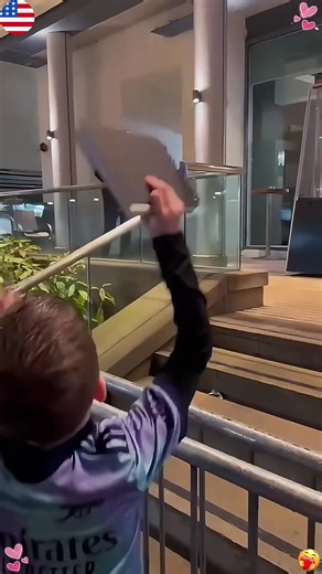 When a Celebrity Surprises a Fan in Real Life… This Reaction Is Pure Magic 😭✨ #CelebritySurprise #FanReaction #DreamComeTrue #WholesomeMoment #starpower