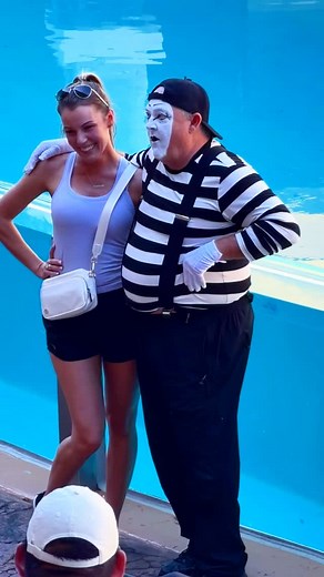 3.5M views · 142K reactions | It was going perfectly… until 浪 Tom mime Seaworld #seaworldmime #tomthemime #funny #seaworldorlando #seaworld #comedy #funnyvideos #fun #funnyshorts #mime #fblifestyle #humor #entertainment | Eryka Travel | Facebook