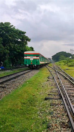 6K views · 175 reactions | Suborna express 3020/701 passing CTG Pahartali level crossing  Time: 07:08 AM 10 September 2025 #reels #railway #rail #railfan #train #crossing #amazing | Cox's Bazar Express কক্সবাজার এক্সপ্রেস | Facebook