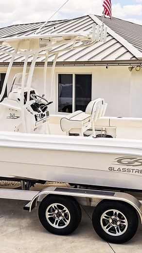Sofia Jewelewicz | Yacht Broker on Instagram: "Walkthrough – 2023 Glasstream 240 CCX 💥🚤 This 240 CCX brings performance and versatility in one sleek package. Powered by a Suzuki DF225 with just 100 hours, it’s loaded with dual Simrad GO9s, LED lighting, Clarion stereo, trim tabs, livewells, and an enclosed head. Whether fishing or cruising, she’s ready. Located in Miami | $66,500 DM @bluetopyachting for more info. #Glasstream240CCX #BlueTopYachting #CenterConsole #BoatForSale #Mi