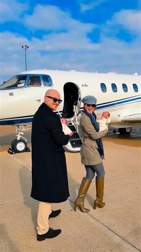 Amanda 𝕮𝖊𝖗𝖓𝖞 on Instagram: "Coming home 🏡🐾🐾👩‍🍼👨‍🍼❣️"