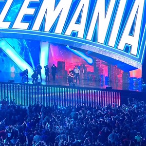 4.9M views · 10K reactions | The Kevin Owens Show se transforme en Match entre "Stone Cold" Steve Austin vs. Kevin Owens à WrestleMania 38! | WWE France | Facebook