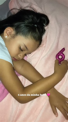 Diéssica Eloisa on Instagram: "A minha linda menina faz 6 anos hoje. 🩷✨🎀 Feliz aniversário minha filha linda! 🎉"
