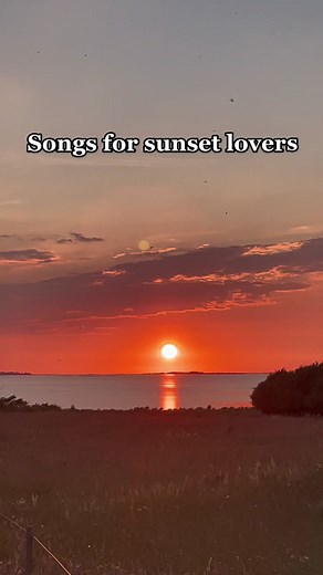 If you're a big sunset lover and need some magical tunes, I got u ☀️ #songrecommendations #songrecs #songsforyou #musicrecommendations #sunset #sunsetlover