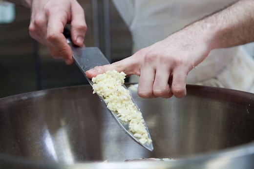 How Does Stainless Steel Remove Odors?