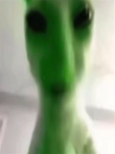 30 Seconds Of green alien cat says yaer aegh erya