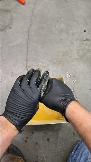 No mess tip for oiling your foam air filter for your lawnmower. #smallenginerepair #diy