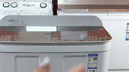 省电节能！海尔12公斤全自动洗衣机，玻璃面板设计，大容量更省心，一次洗净全家衣物，洗衣更高效。