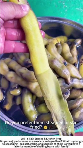Hand‑Shelling Edamame – The Simple Joy of Fresh Beans! 🌱👨‍🍳