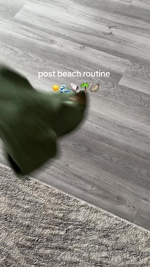 After beach routine • • #beach #beachvibes #beachroutine #beachaesthetic #postbeachroutine #postbeachshower #afterbeach #afterbeachroutine #beautyroutine #skincareroutine #selfcaretiktok #girlythings #minivlog #pinterest #pinterestinspo #girlygirlaesthetic #thatgirl #dayinthelife